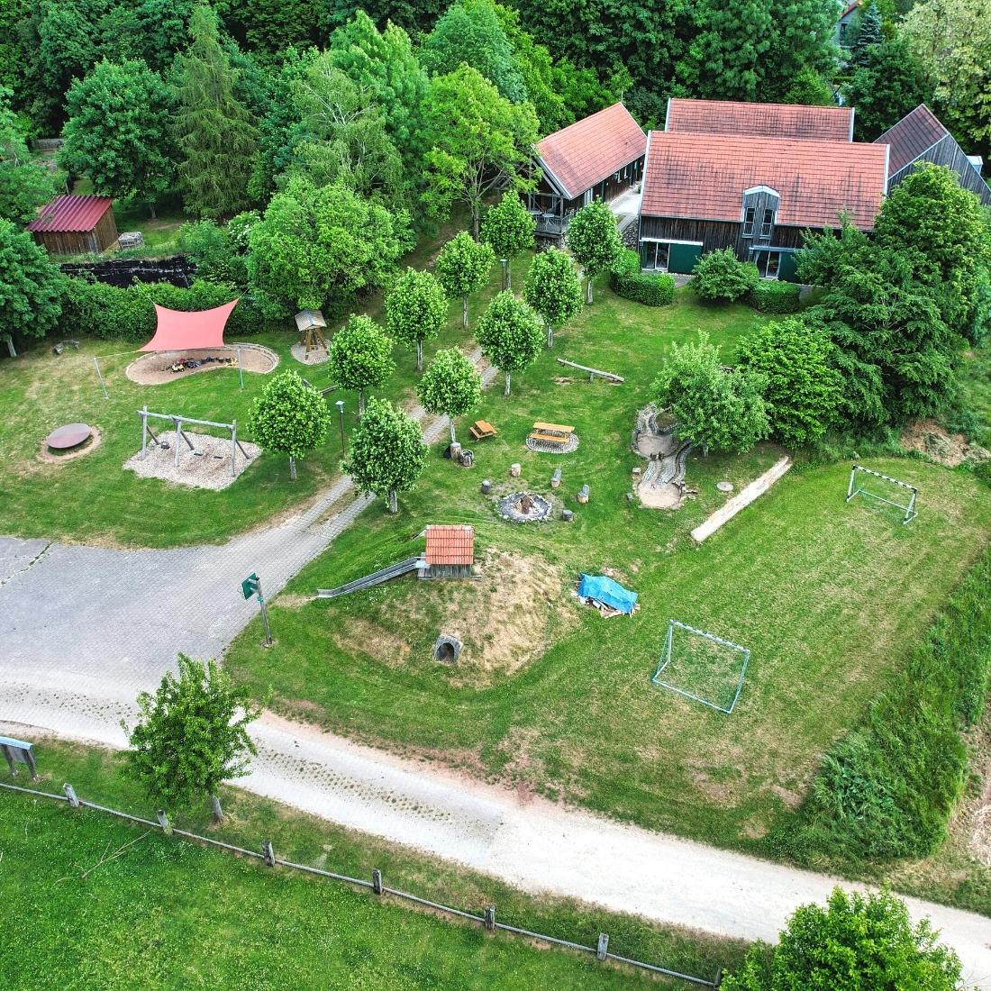 Urlaub auf dem Bauernhof in Bayern mit großen Spielplatz für Kinder.